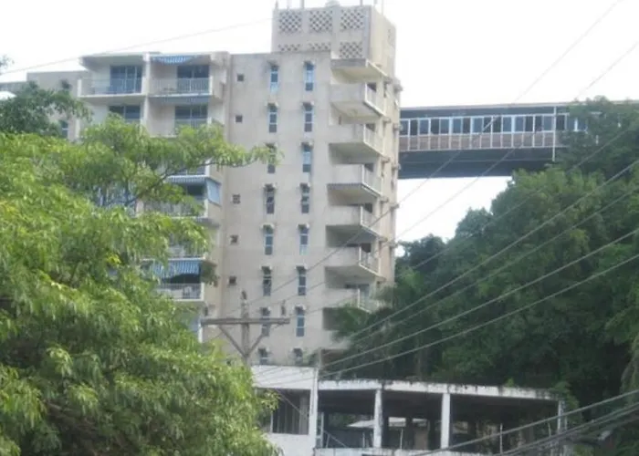 Hip Strip 2 Guests Apartamento Montego Bay